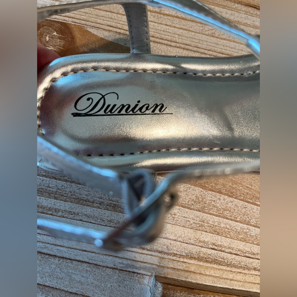 DUNION Silver Bling Thong Sandals 
Women’s Size 7.5 M Buckle at Ankles - Picture 4 of 9